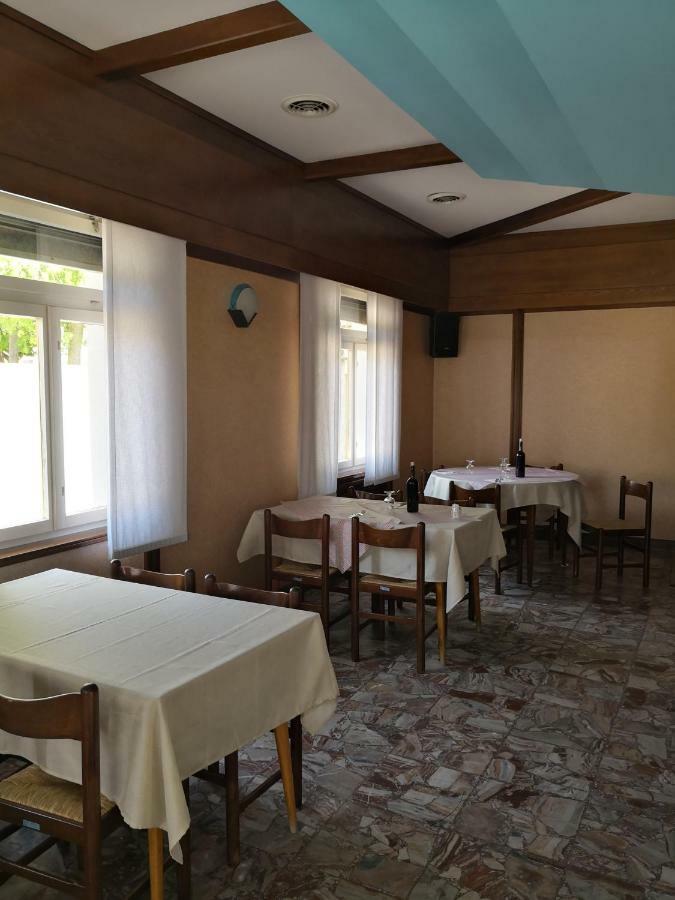 Hotel Trattoria Bar Oasi Pocenia Esterno foto
